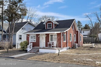 Building Photo - 117 Neptune Ave