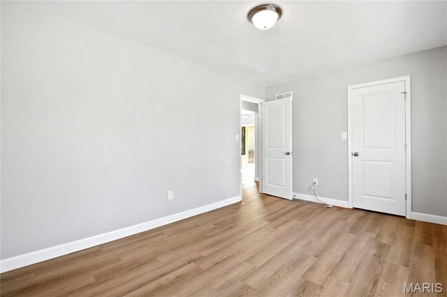 Building Photo - 701 Oak Hollow Ct