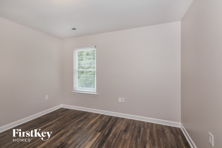 Building Photo - 4107 High Shoals Dr