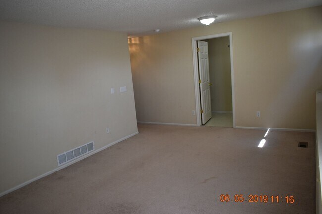 Building Photo - Large Parker Home 3 bed, 3 bath Nearly 2K ...