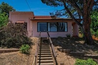 Building Photo - 145 S Grape St