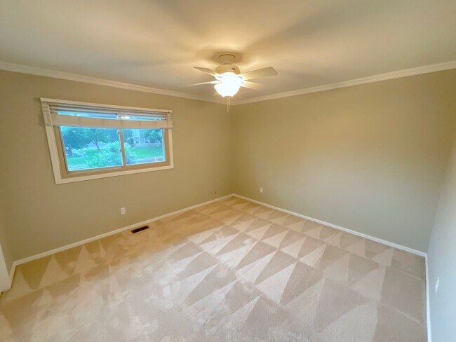 Building Photo - 4 Bedroom Home Available Near S Academy Bl...