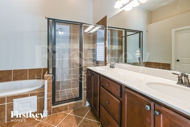 Building Photo - 10258 Evening Hill Dr