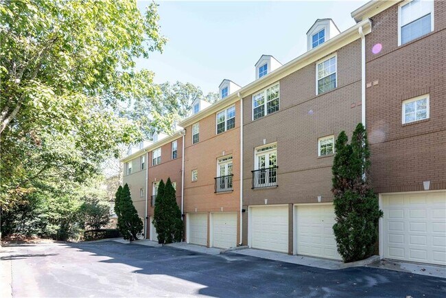 Building Photo - 1402 Markan Dr NE