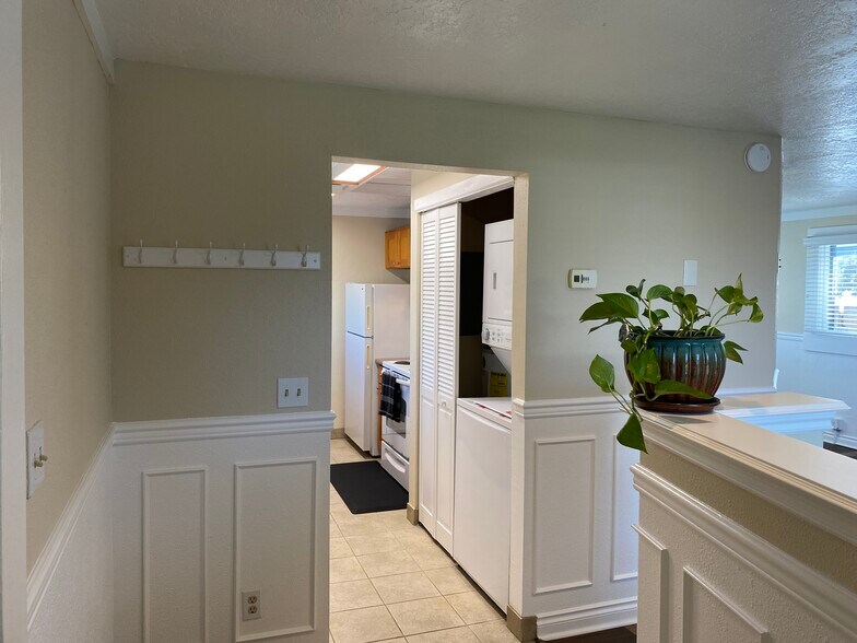 Building Photo - 1215 Shortridge St SE