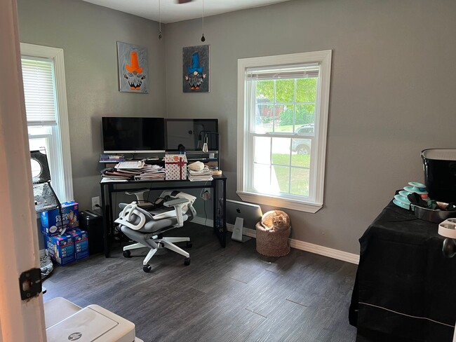 Building Photo - Comfort and Convenience : 3 Bedroom 2 Bath...