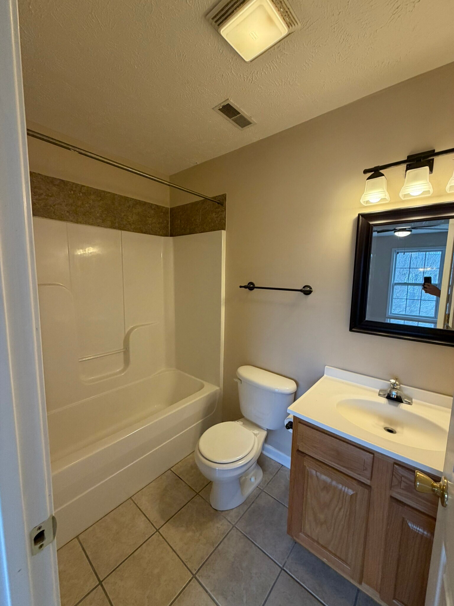 Building Photo - 204 Amanda Ln