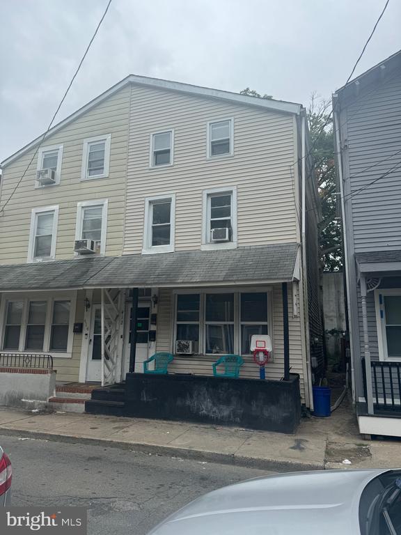 Primary Photo - 412 Lawrence St