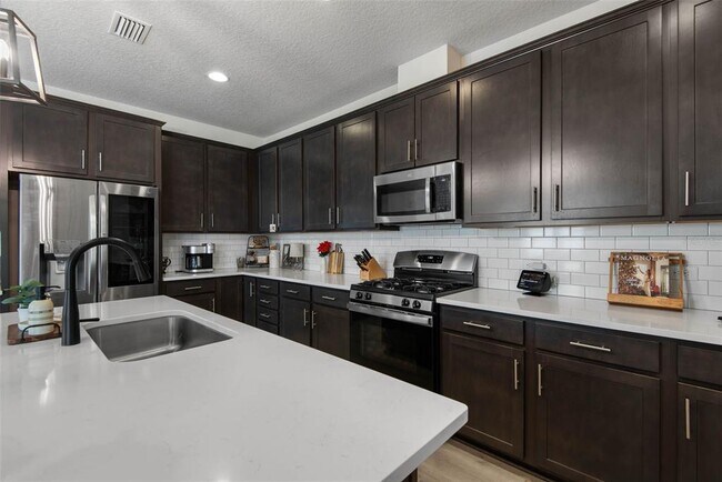 Building Photo - 143 Alderwood Pl