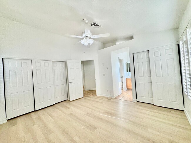Building Photo - Charming 2 bedroom home in northwest. Very open floorplan.