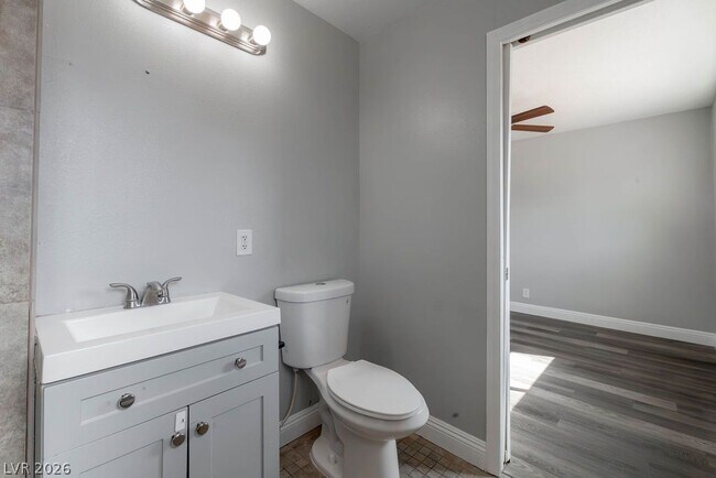 Building Photo - 1501 N Tonopah Dr