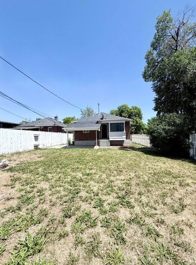 Building Photo - 477 Williams Ave S