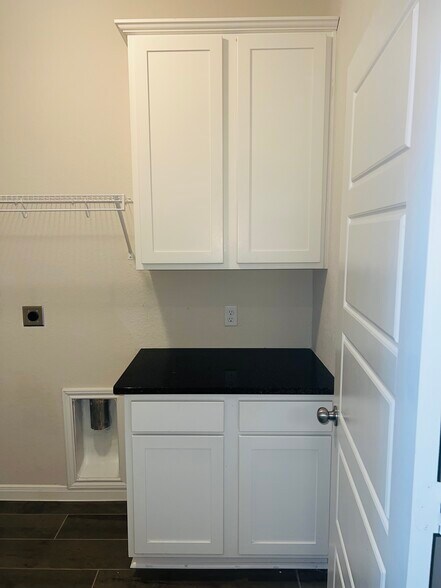 The Laundryroom - 603 Hirsch Trl