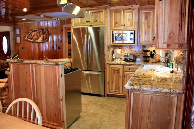 Building Photo - 8033 Larkspur Ln