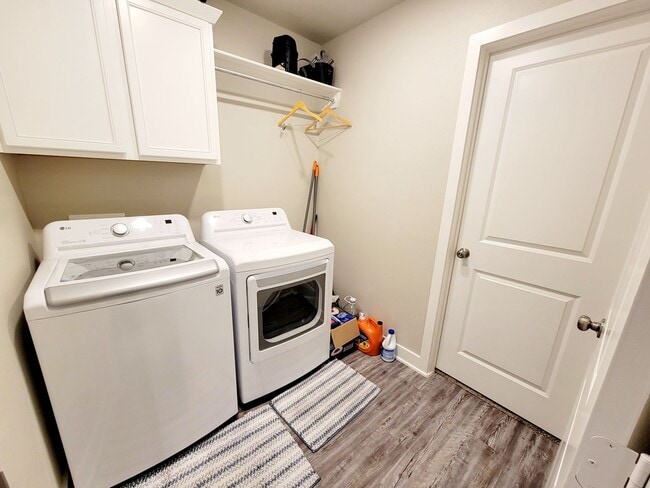 Building Photo - Upland Crossing - 3/2/2 All Appliances Included