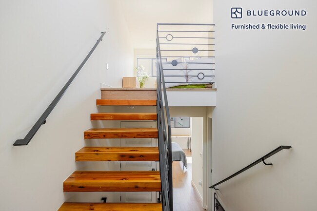 Building Photo - 654 N Virgil Ave