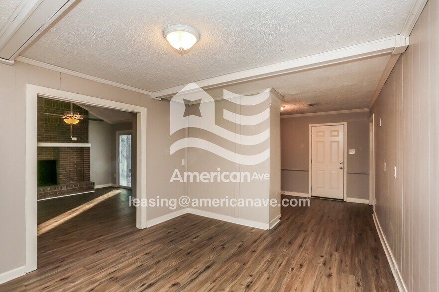 Building Photo - 1665 Aurora St