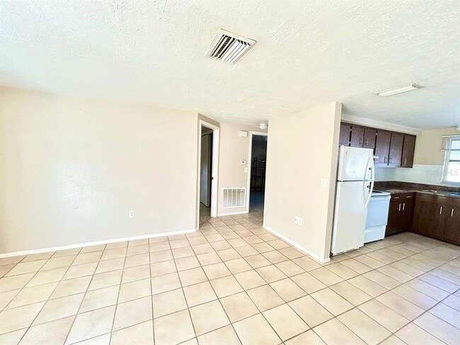 Building Photo - 5805 Delaware Ave