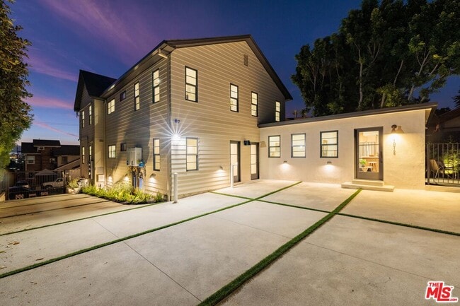 Building Photo - 1016 Manzanita St