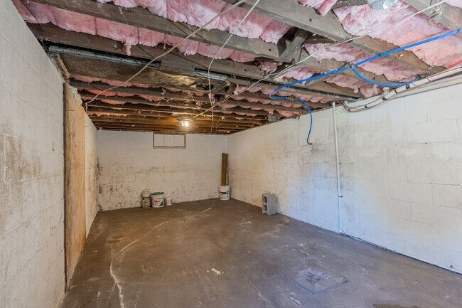 Building Photo - Charming updated 2 bedroom 1 bath home in Narrows VA