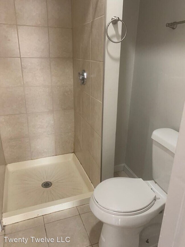 Building Photo - 1 br, 1 bath Apartment - 63-65 Larch Street