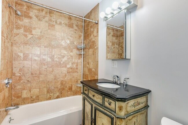 Building Photo - 77 Adams St