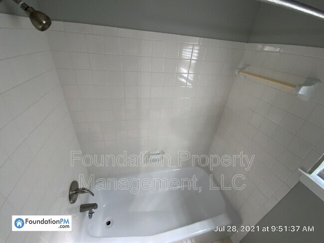 Building Photo - 2564 Lynnfield Rd