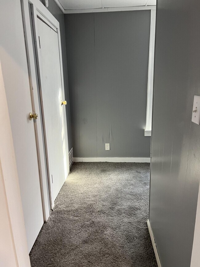 Building Photo - 1918 W Howett St