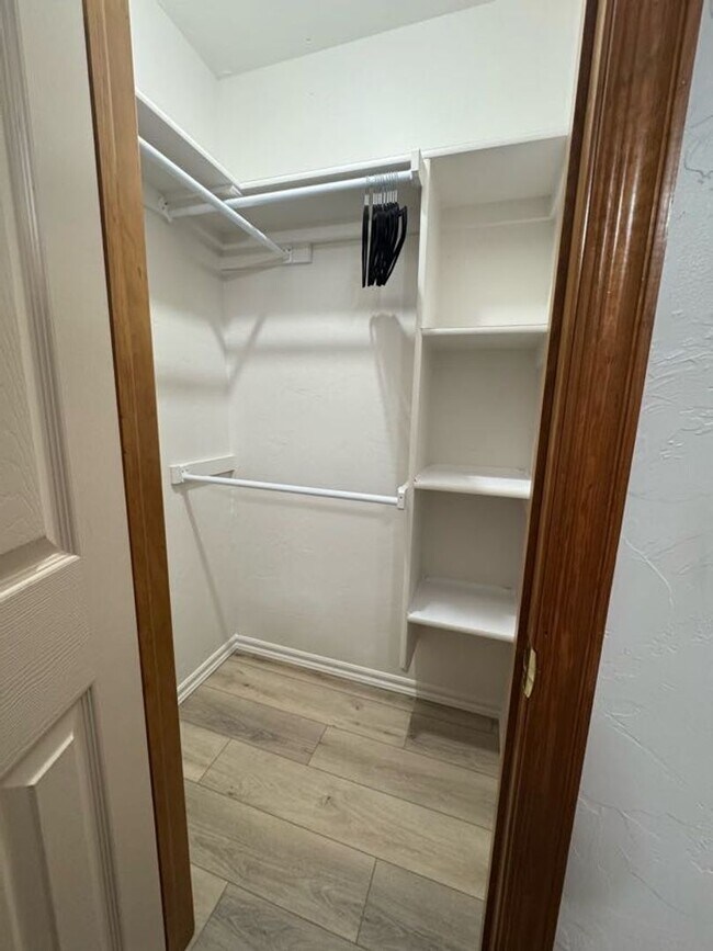 Building Photo - Fully Furnished, Short-Term Rental - (3) Bed/(2) Bath + Office! Pool Access!