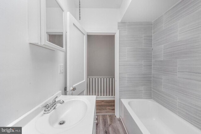 Building Photo - 5645 Lebanon Ave