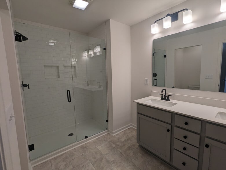 Building Photo - Room in Townhome on Pagebrook Lane