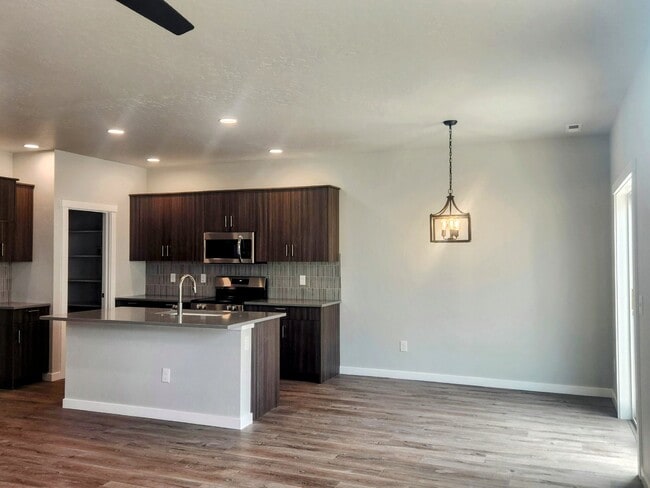 Building Photo - 1967 S Saltbrush Wy