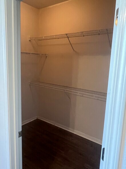 Building Photo - 3752 Parkridge Cir
