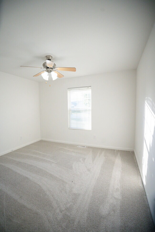 Building Photo - 642 Sedgegrass Dr