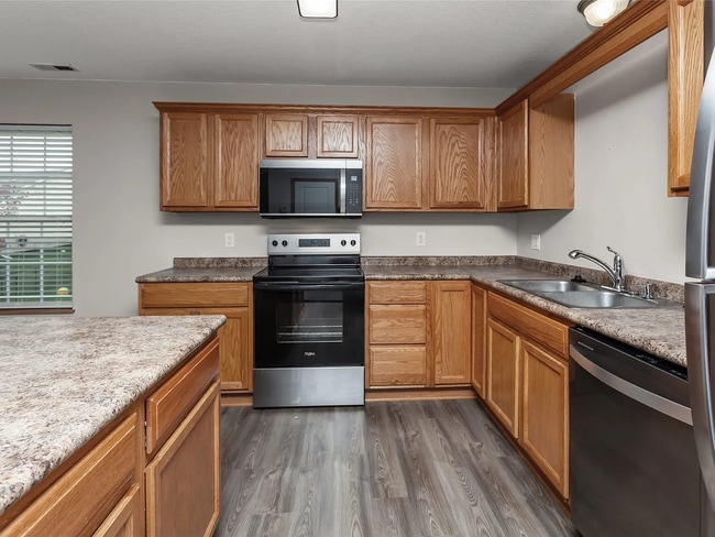 Building Photo - Townhouse for Rent!