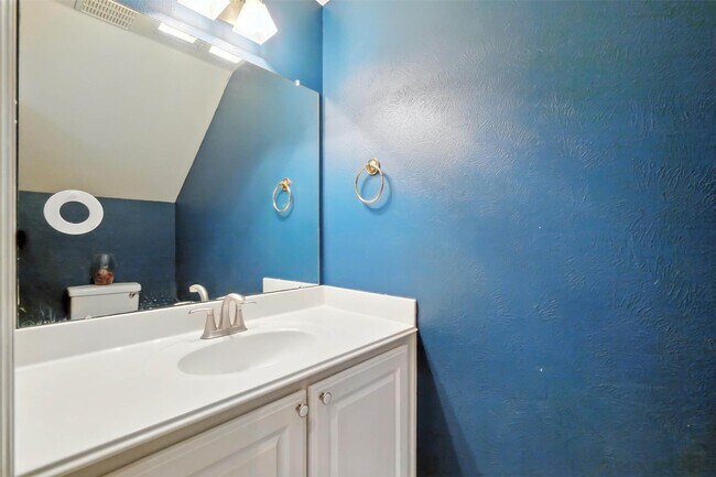 Building Photo - 10222 Thornmont Ln