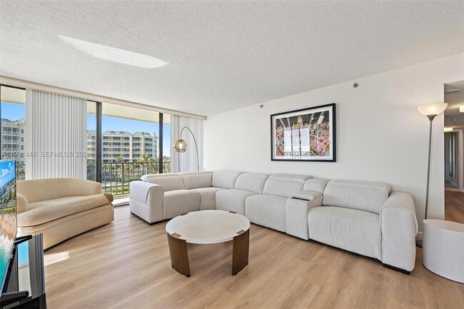 Building Photo - 1300 Jimmy Buffett Mem Hwy