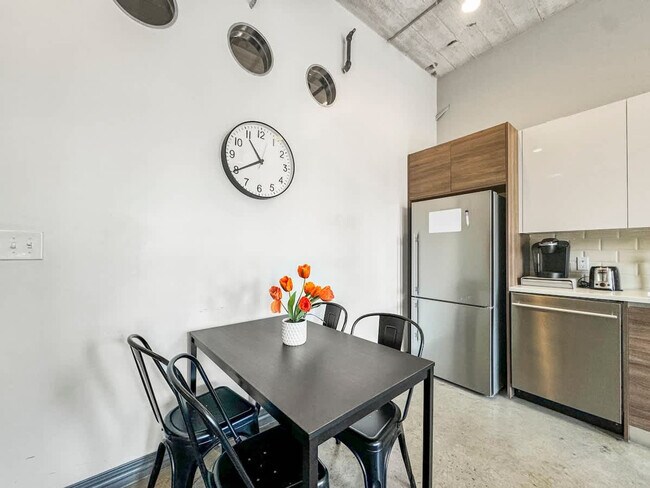 Building Photo - 500 S Ervay St