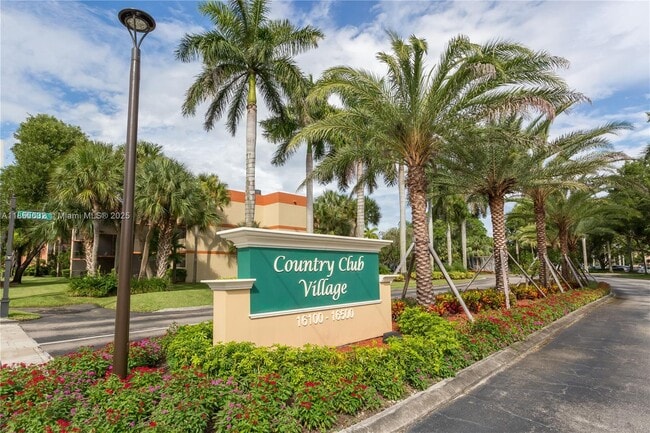 Building Photo - 16251 Golf Club Rd