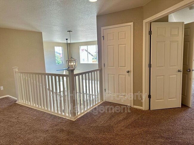 Building Photo - 2122 Longfin Ct