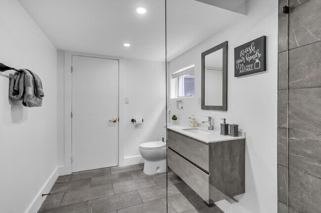 Building Photo - 1255 NE 199th St