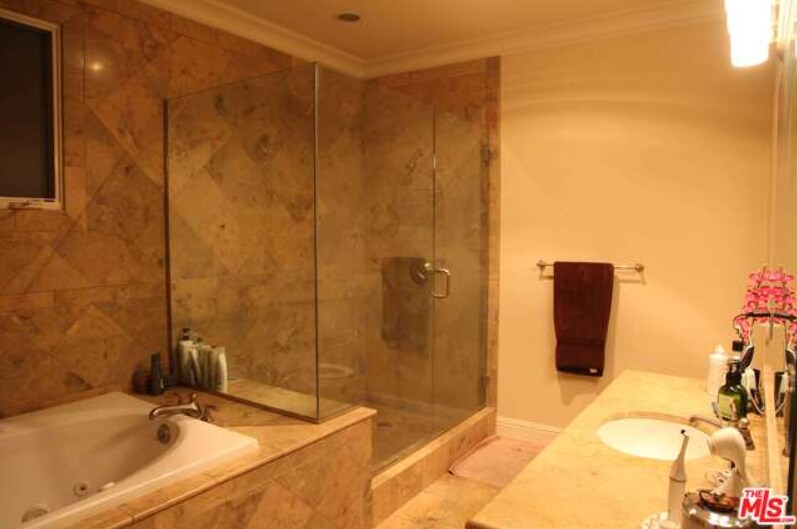 Building Photo - 108 S El Molino Ave