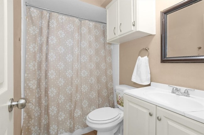 Building Photo - 16327 Green Shade Dr