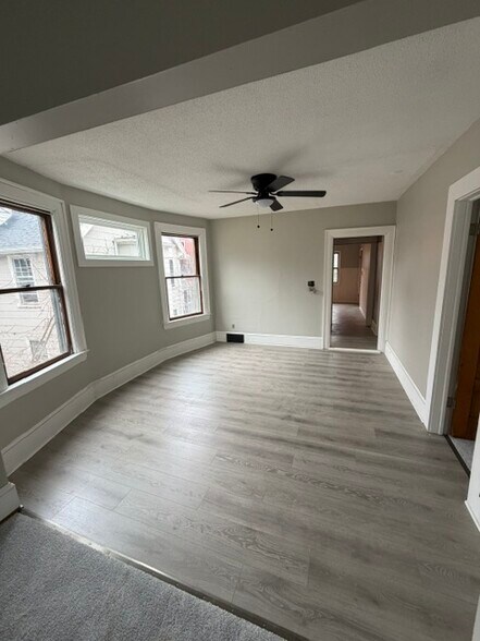 Building Photo - 670 Richmond Ave