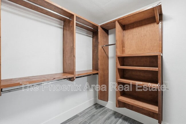 Building Photo - 447 E Carson Dr