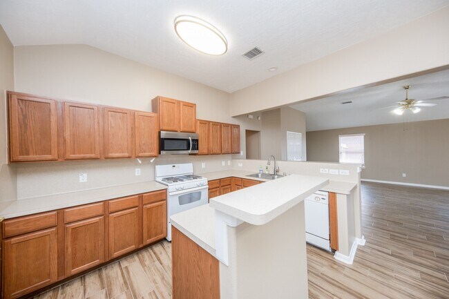 Building Photo - 19247 Dillsbury Ct