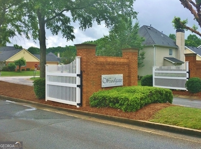 Building Photo - 155 Woodstream Wy