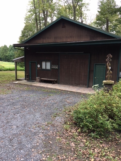 Quiet and peaceful live/work apartment with separate entrances and 1/4 acre yard - 74 Walling Rd