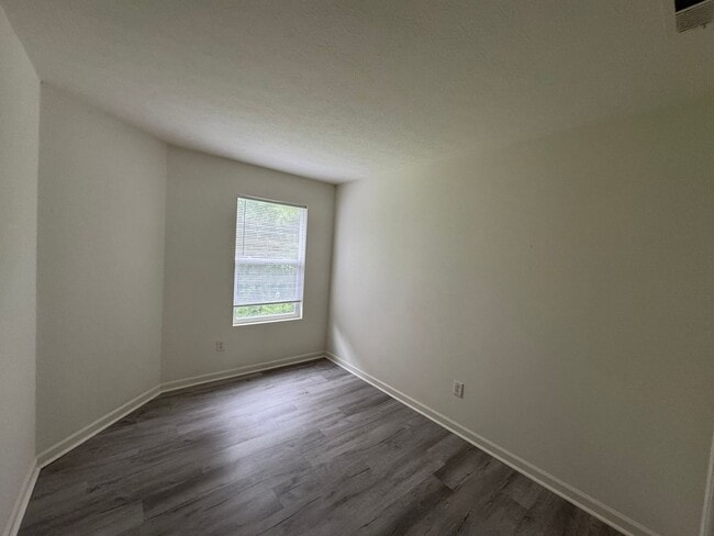 Building Photo - 1176 N Aberdeen Dr