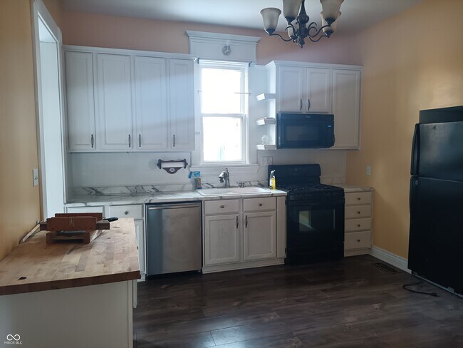 Building Photo - 404 W North St